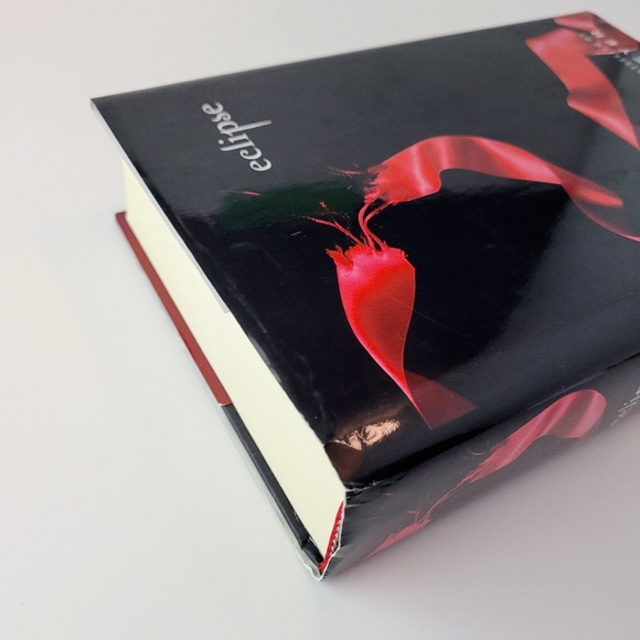 Eclipse, The Twilight Saga Book 3 (Hardcover) - Picture 7 of 9
